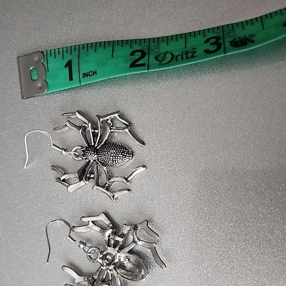 SPIDER Earrings POSHER Favorite - Picture 4 of 5